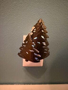 Bath & Body Works Nightlight Wallflower Plug in- trees